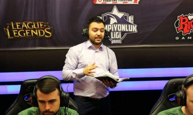 1907 Fenerbahçe espor eski antrenörü Aykut Emre Başkal için arama kararı