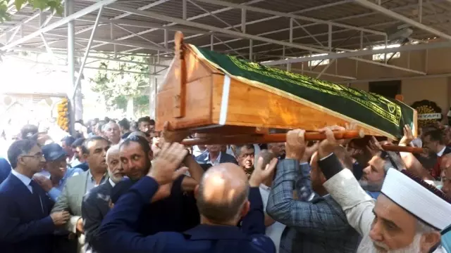 AK Partili eski milletvekili Ali Aydınlıoğlu babasını kaybetti AK Partili eski milletvekili Ali Aydınlıoğlu babasını kaybetti