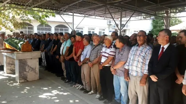 AK Partili eski milletvekili Ali Aydınlıoğlu babasını kaybetti AK Partili eski milletvekili Ali Aydınlıoğlu babasını kaybetti