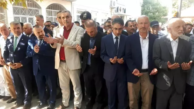 AK Partili eski milletvekili Ali Aydınlıoğlu babasını kaybetti AK Partili eski milletvekili Ali Aydınlıoğlu babasını kaybetti
