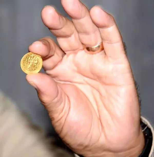 Apollon smintheus tapınağı'nda bizans hazinesi bulundu Apollon smintheus tapınağı'nda bizans hazinesi bulundu