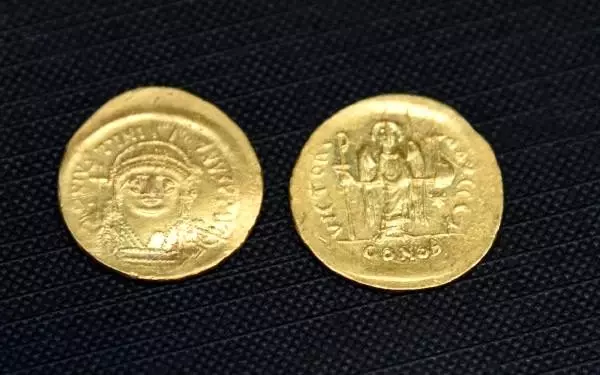 Apollon smintheus tapınağı'nda bizans hazinesi bulundu Apollon smintheus tapınağı'nda bizans hazinesi bulundu