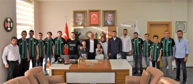 Başkan Kılıç, Sakaryaspor formalarını takdim etti Başkan Kılıç, Sakaryaspor formalarını takdim etti