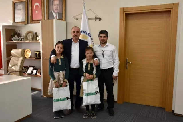 Başkan Kılıç, Sakaryaspor formalarını takdim etti Başkan Kılıç, Sakaryaspor formalarını takdim etti