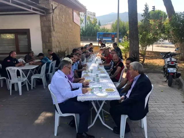 Başkan Şahin, itfaiyecilerle yemekte buluştu Başkan Şahin, itfaiyecilerle yemekte buluştu