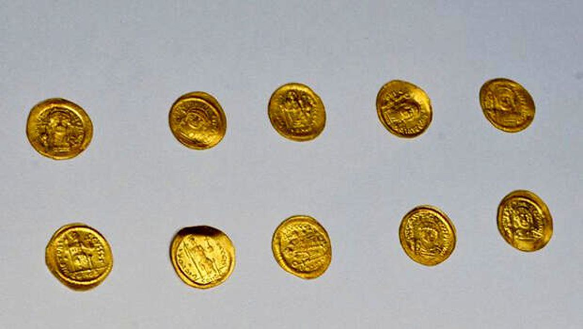 Bin 700 yıllık define