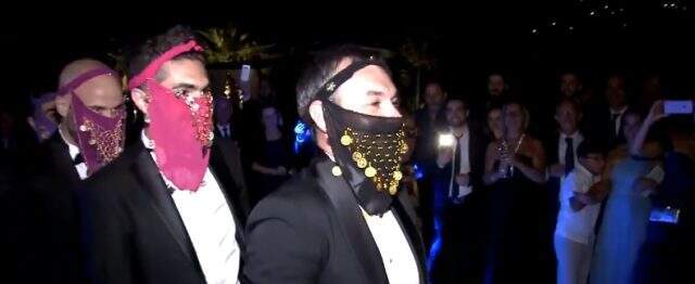 Damat ve arkadaşlarının mezdeke oynadığı görüntüler sosyal medyaya damga vurdu