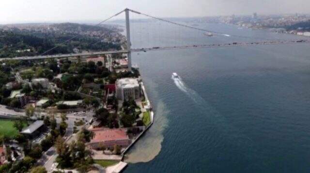 Deprem sonrası İstanbul Boğazı'nın kıyı kesimleri çamur tabakası ile kaplandı