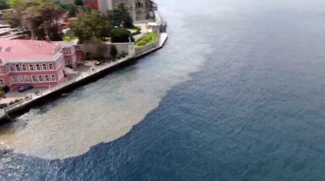 Deprem sonrası İstanbul Boğazı'nın kıyı kesimleri çamur tabakası ile kaplandı