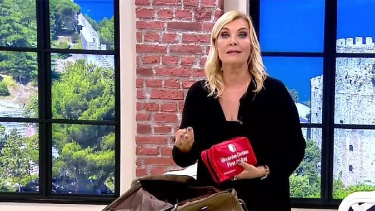 Derya Baykal'dan canlı yayında deprem çantası...