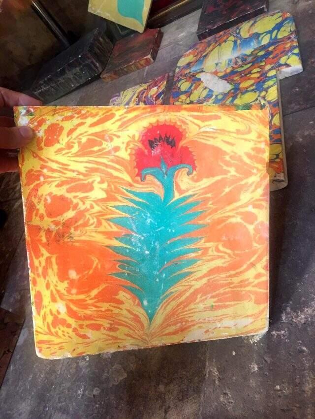 Ebru sanatına yeni boyut kazandırdı