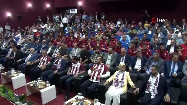 Elazığspor'a destek için 5 saatte 40 bin 58 adet forma satıldı Elazığspor'a destek için 5 saatte 40 bin 58 adet forma satıldı
