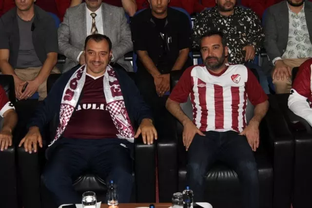 Elazığspor'a destek için 5 saatte 40 bin 58 forma satıldı Elazığspor'a destek için 5 saatte 40 bin 58 forma satıldı