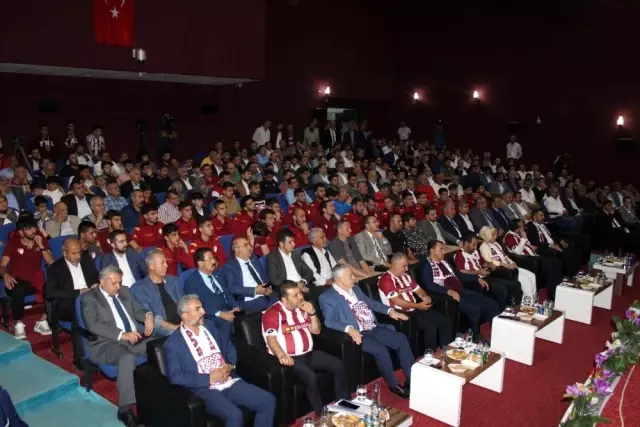 Elazığspor'a destek için 5 saatte 40 bin 58 forma satıldı Elazığspor'a destek için 5 saatte 40 bin 58 forma satıldı