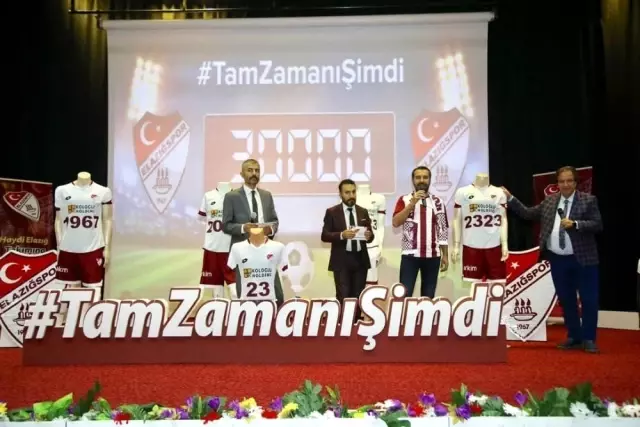 Elazığspor'a destek için 5 saatte 40 bin 58 forma satıldı Elazığspor'a destek için 5 saatte 40 bin 58 forma satıldı