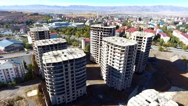 Erzurum'da new city konutlarını yıkan firma yetkilisi: mezarlık inşa edilmiş Erzurum'da new city konutlarını yıkan firma yetkilisi: mezarlık inşa edilmiş