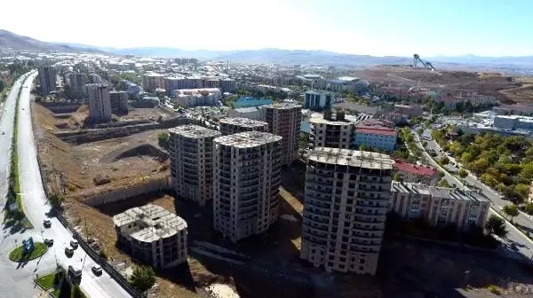 Erzurum'da new city konutlarını yıkan firma yetkilisi: mezarlık inşa edilmiş Erzurum'da new city konutlarını yıkan firma yetkilisi: mezarlık inşa edilmiş