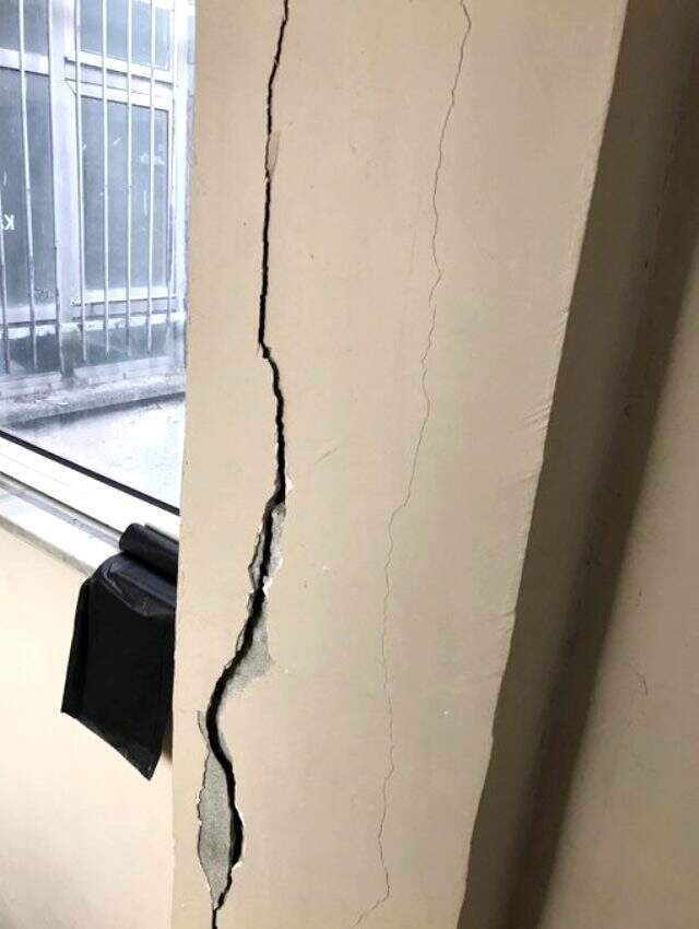 İstanbul Üniversitesi öğrencilerinden 'hasarlı bina' eylemi: Oturma eylemi başlattılar