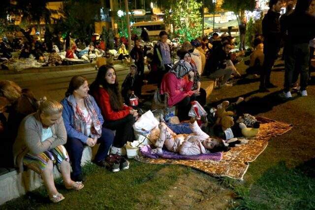 İstanbullular geceyi parklarda geçirdi