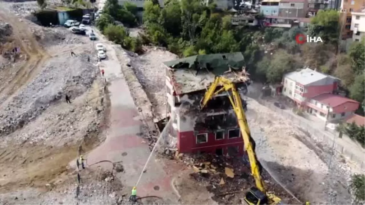 Kağıthane�de 22 Nisan�da istinat duvarının yıkılması sonucu oluşan Kağıthane�de 22 Nisan�da istinat duvarının yıkılması sonucu oluşan