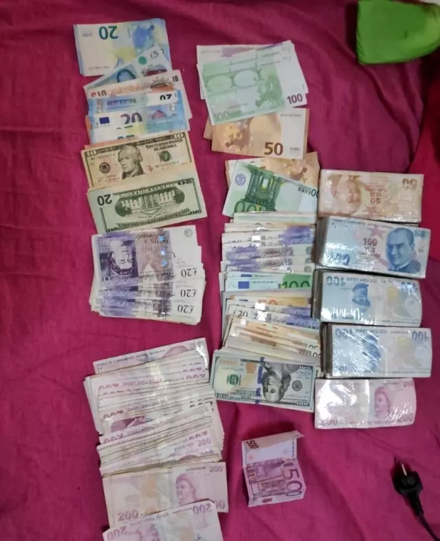 Kedi mamasında uyuşturucuya 3 tutuklama Kedi mamasında uyuşturucuya 3 tutuklama