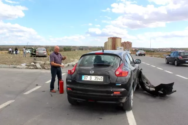 Otomobiller çarpıştı: 1 yaralı
