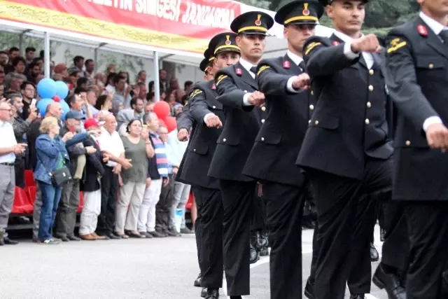 (Özel) Yüzlerce asker arasında gözyaşlarıyla 'Ali'sini aradı (Özel) Yüzlerce asker arasında gözyaşlarıyla 'Ali'sini aradı