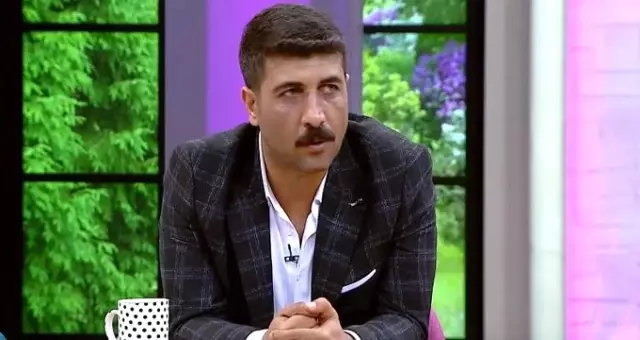 Şarkıcı Fatih Bulut'un sürekli elleriyle oynamasının sebebi babasının ölümü çıktı Şarkıcı Fatih Bulut'un sürekli elleriyle oynamasının sebebi babasının ölümü çıktı