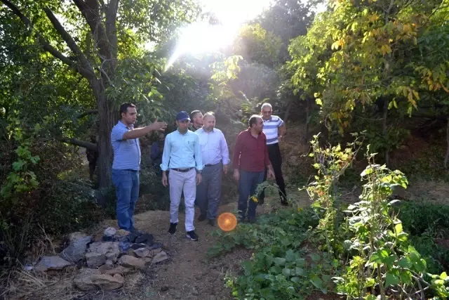 Sason'da köylerini ziyaret eden kaymakamı, asker selamıyla karşıladılar Sason'da köylerini ziyaret eden kaymakamı, asker selamıyla karşıladılar