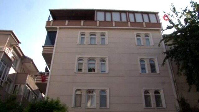 Son Dakika: Şişli'de 5 katlı bir binanın 4'üncü katında bulunan balkon çöktü