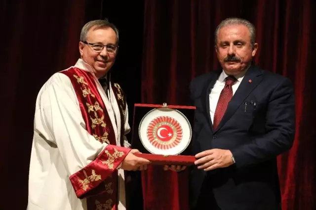 TBMM Başkanı Şentop, Trakya Üniversitesi akademik yılı açılışına katıldı TBMM Başkanı Şentop, Trakya Üniversitesi akademik yılı açılışına katıldı