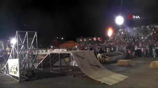 Antalya'da motosiklet gösterileri nefes kesti Antalya'da motosiklet gösterileri nefes kesti
