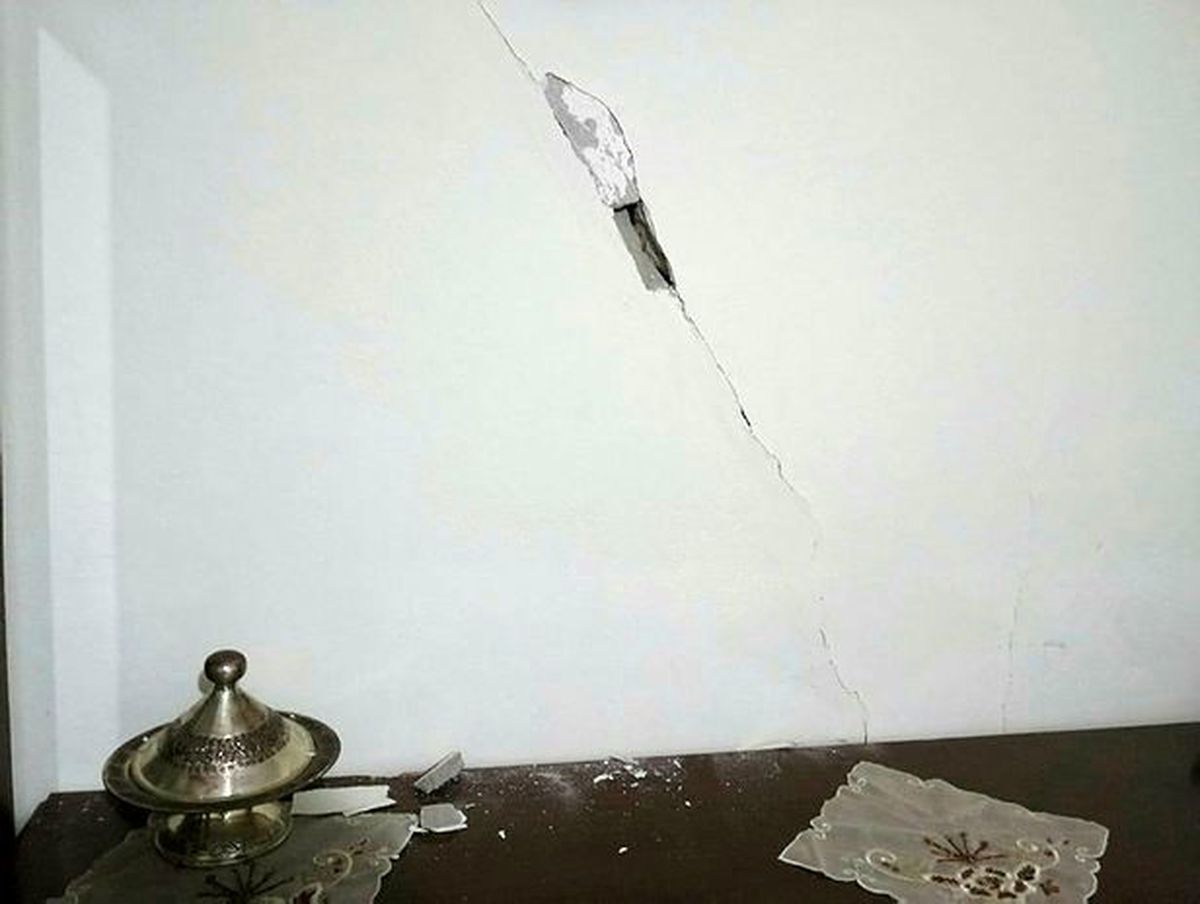 Deprem sonrası Bağcılar'da bir binada çatlaklar tespit edildi