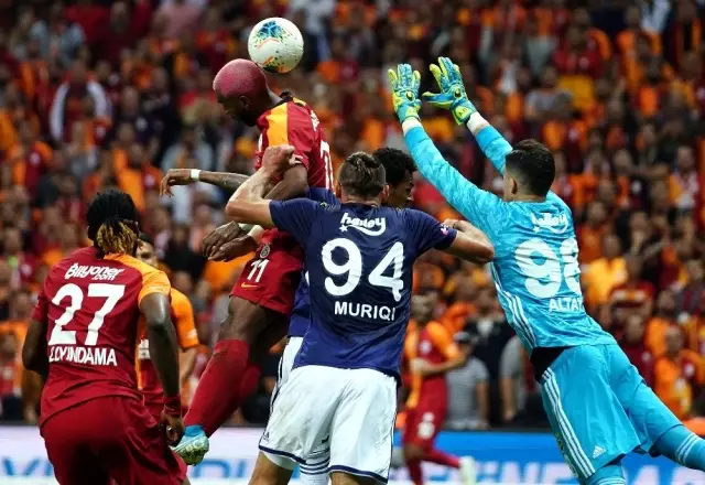 Dev derbide ilk yarıda gol yok Dev derbide ilk yarıda gol yok