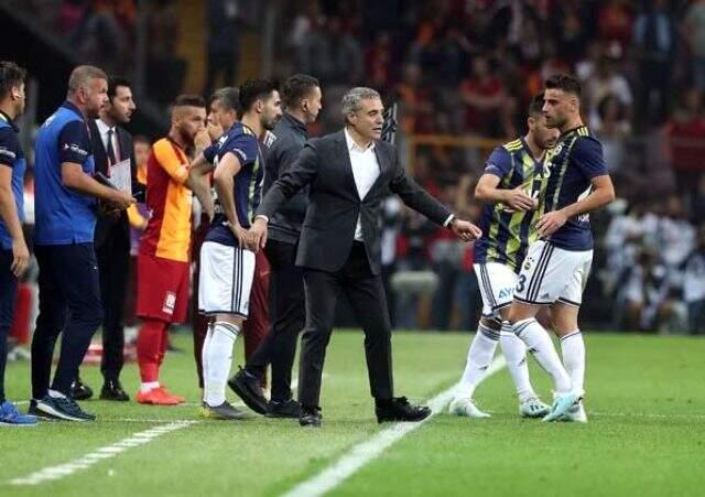 Ersun Yanal, Deniz Türüç'ü ikinci yarı başında oyuna alıp maç bitmeden çıkardı!
