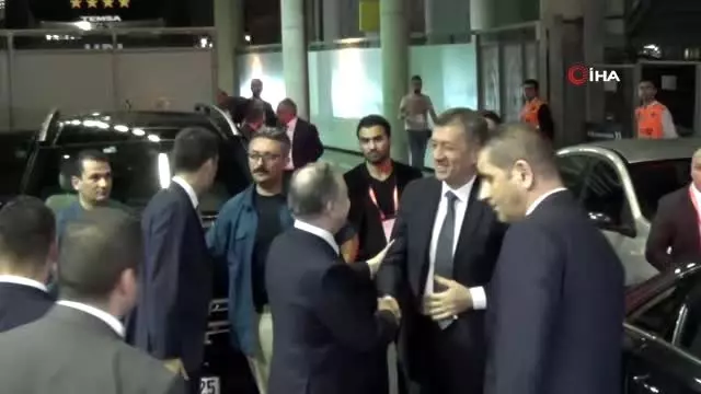 Fatih Terim ve yardımcıları stada geldi Fatih Terim ve yardımcıları stada geldi