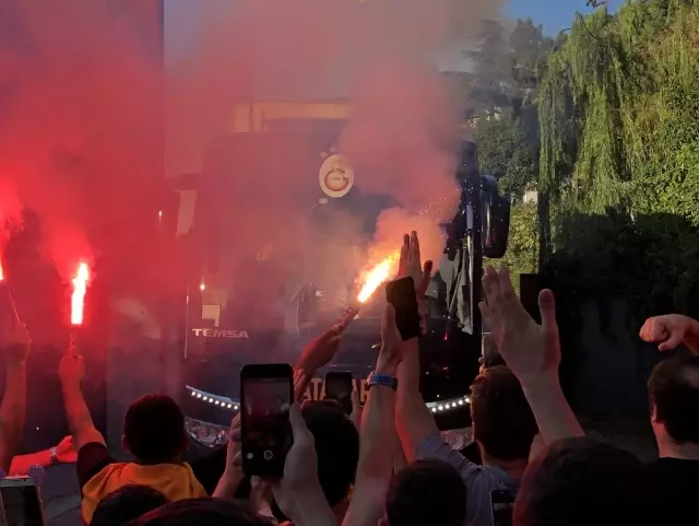 Galatasaray derbi için yola çıktı Galatasaray derbi için yola çıktı