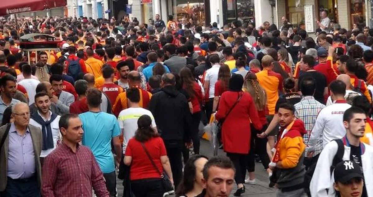 Galatasaray-Fenerbahçe derbisi, Taksim esnafının yüzünü güldürdü