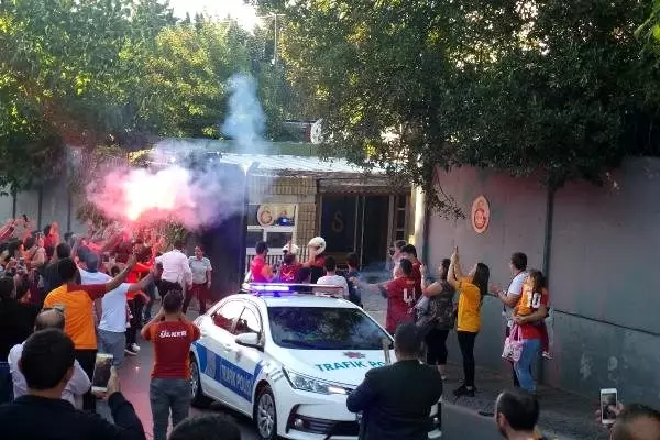 Galatasaray kafilesi tesislerden ayrıldı Galatasaray kafilesi tesislerden ayrıldı