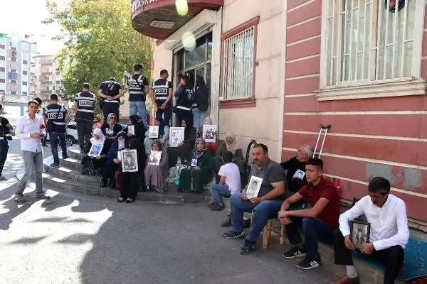 Hdp önündeki eylemde 26'ncı gün; aile sayısı 48 oldu Hdp önündeki eylemde 26'ncı gün; aile sayısı 48 oldu