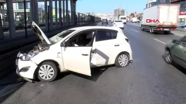 İstanbul-avcılar'da yol ayrımındaki kaldırıma çarpan otomobil yola savruldu İstanbul-avcılar'da yol ayrımındaki kaldırıma çarpan otomobil yola savruldu