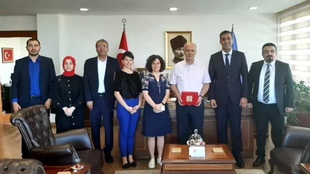 Kızılay yönetiminden Rektör Çamsarı'ya ziyaret