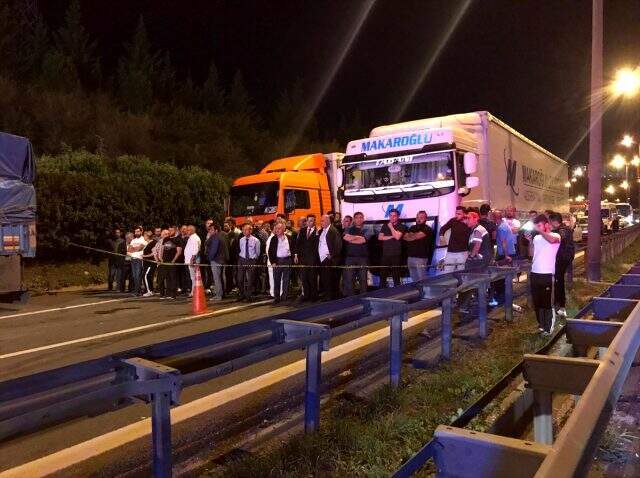 Kocaeli Anadolu Otoyolu'nda zincirleme trafik kazası: 3 ölü, 3 yaralı