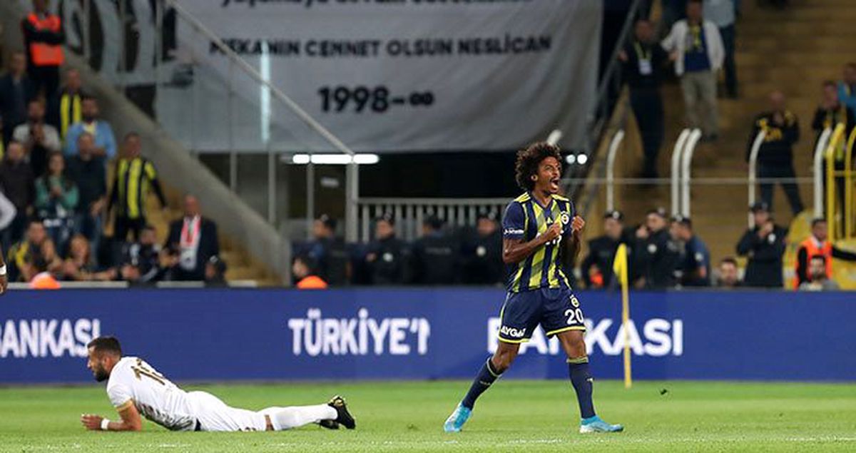 Luiz Gustavo gösterdiği performansla göz doldurdu