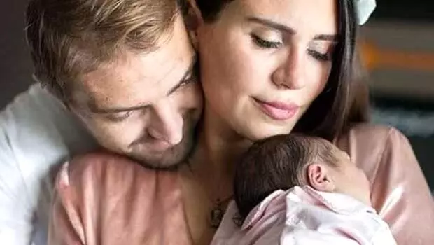 Tiyatrodan kazandı çocuklara bağışladı Tiyatrodan kazandı çocuklara bağışladı