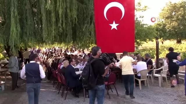 Üzümüyle meşhur ilçede bağ bozumu yapıldı Üzümüyle meşhur ilçede bağ bozumu yapıldı