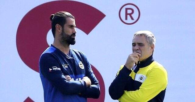 Volkan Demirel, derbiyi soyunma odasında takip ediyor