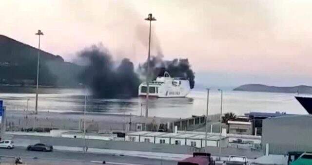 Yunanistan'da feribot yandı: 600 kişi tahliye edildi