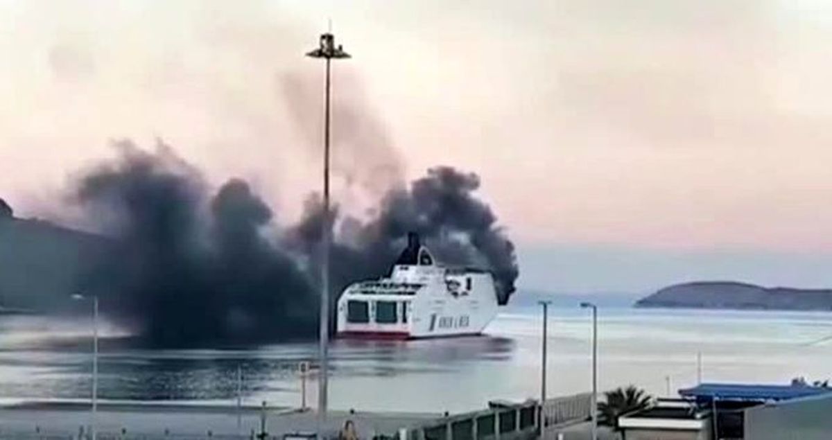 Yunanistan'da feribot yandı: 613 kişi tahliye edildi