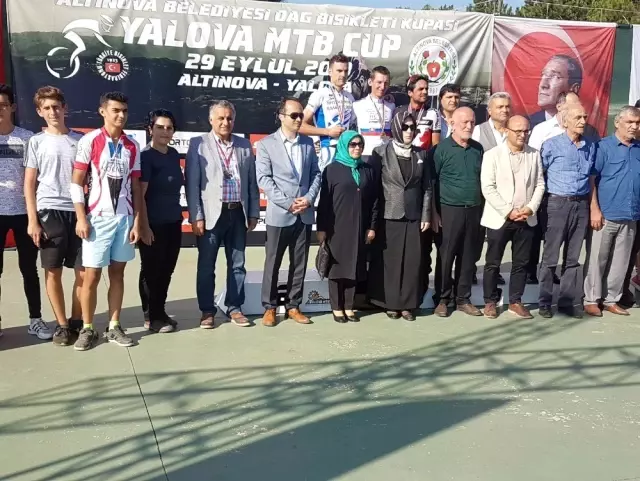 10 ülkeden 206 bisikletçi Yalova'da buluştu 10 ülkeden 206 bisikletçi Yalova'da buluştu